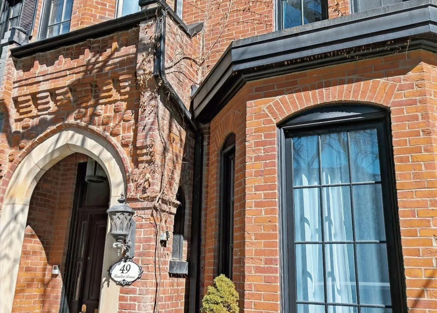 Hazelton Heritage Toronto Bed & Breakfast