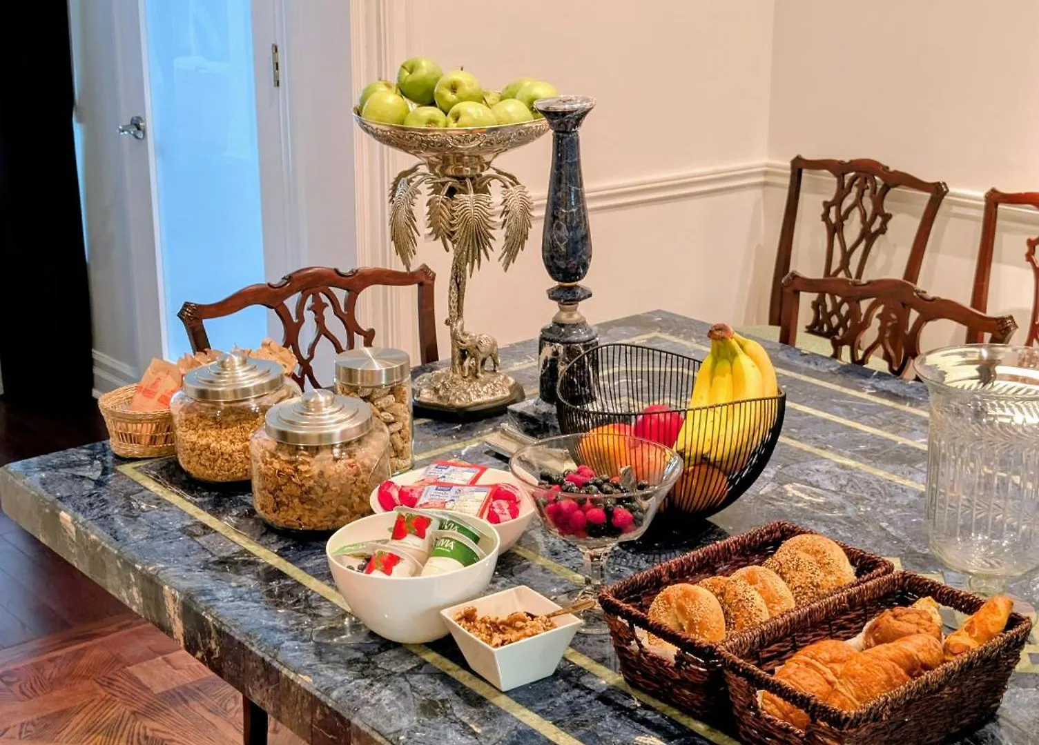 Hazelton Heritage Toronto Bed & Breakfast